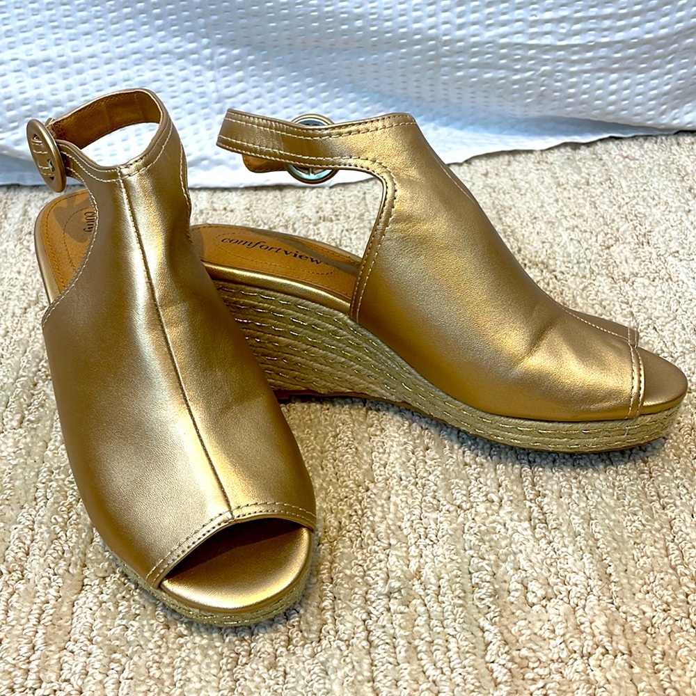 NEW! Comfort View Gold Metallic Wedge Sandals - Picture 7 of 7